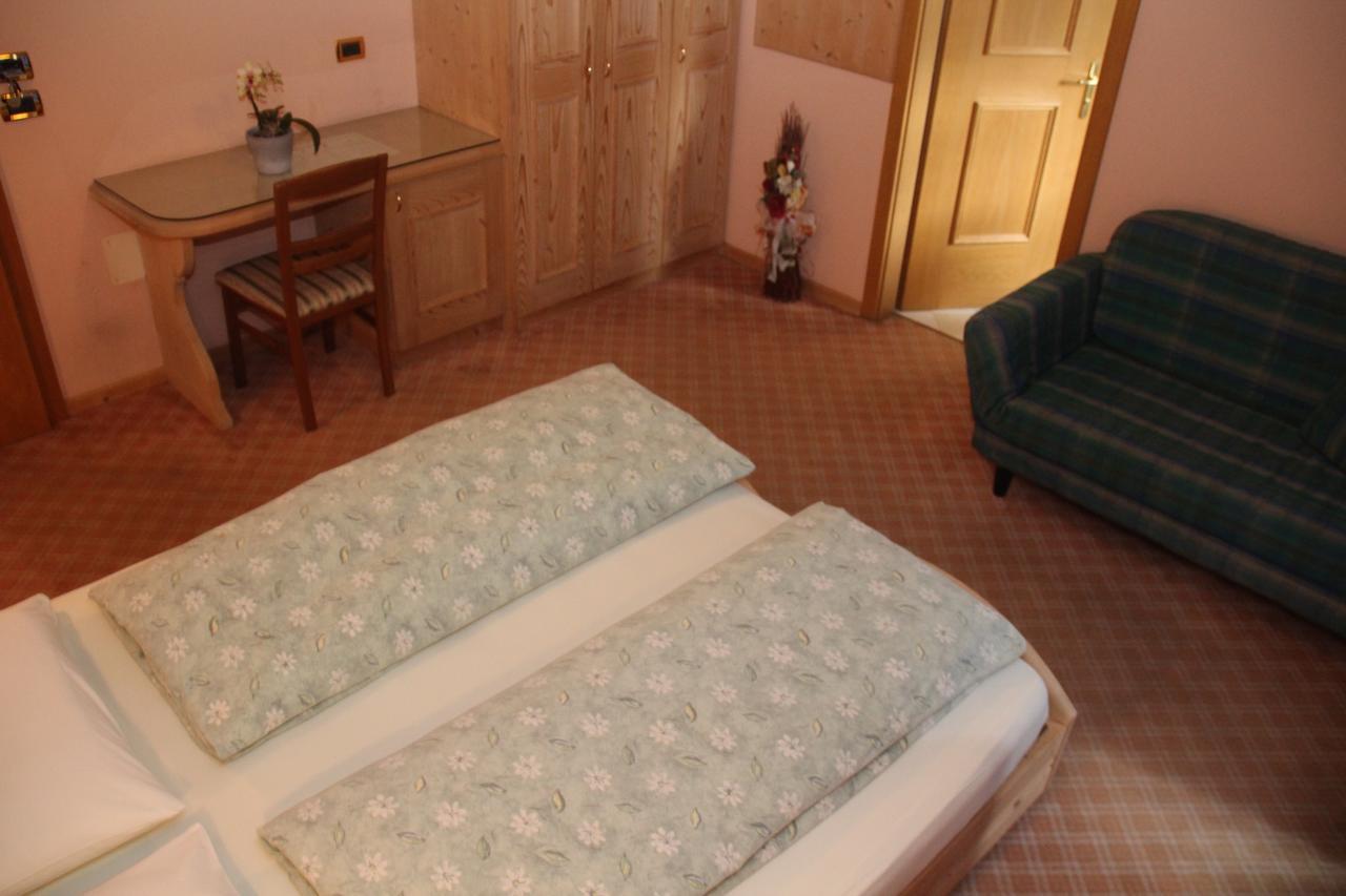 Albergo Caravasc ลีวินโญ ภายนอก รูปภาพ