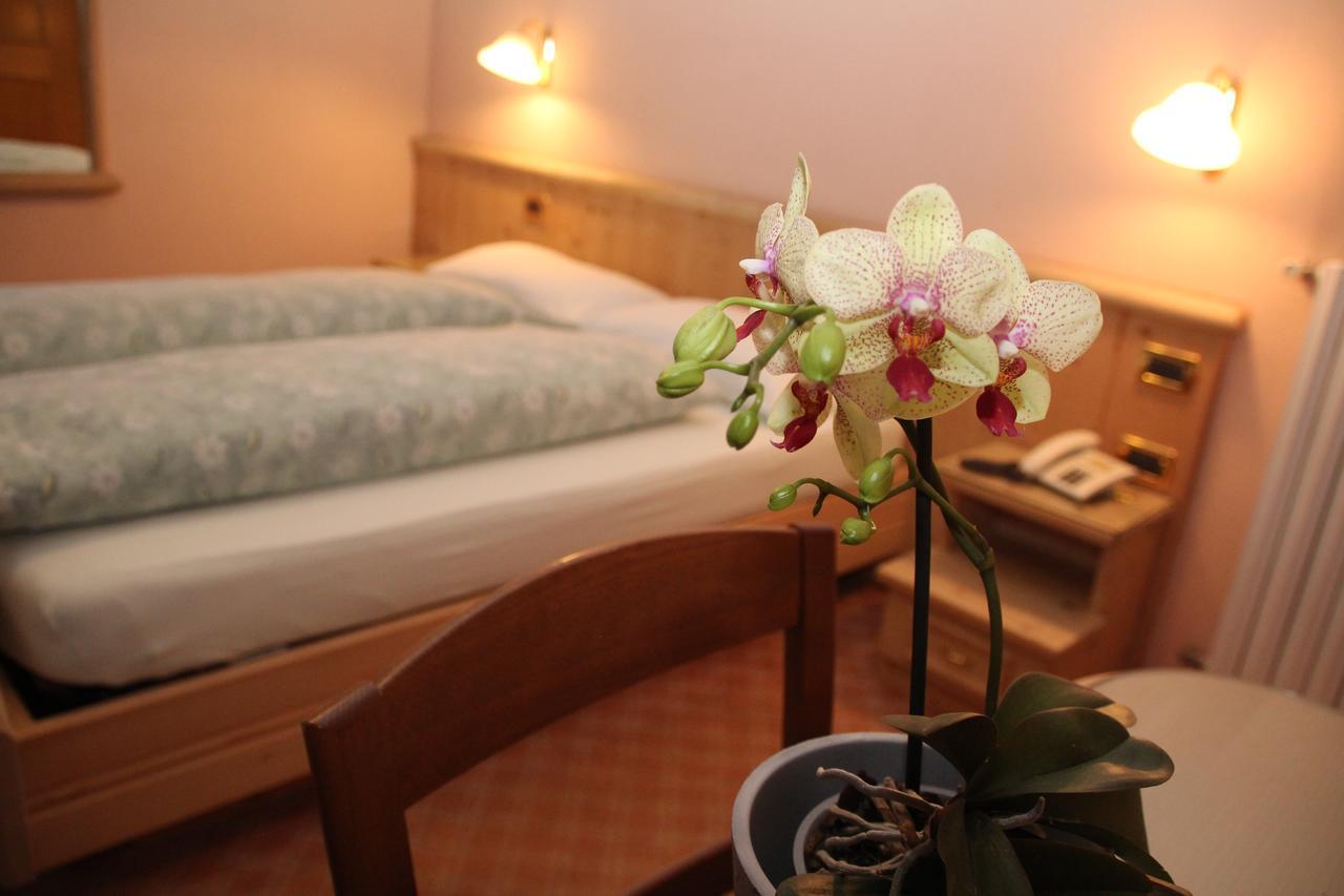 Albergo Caravasc ลีวินโญ ภายนอก รูปภาพ