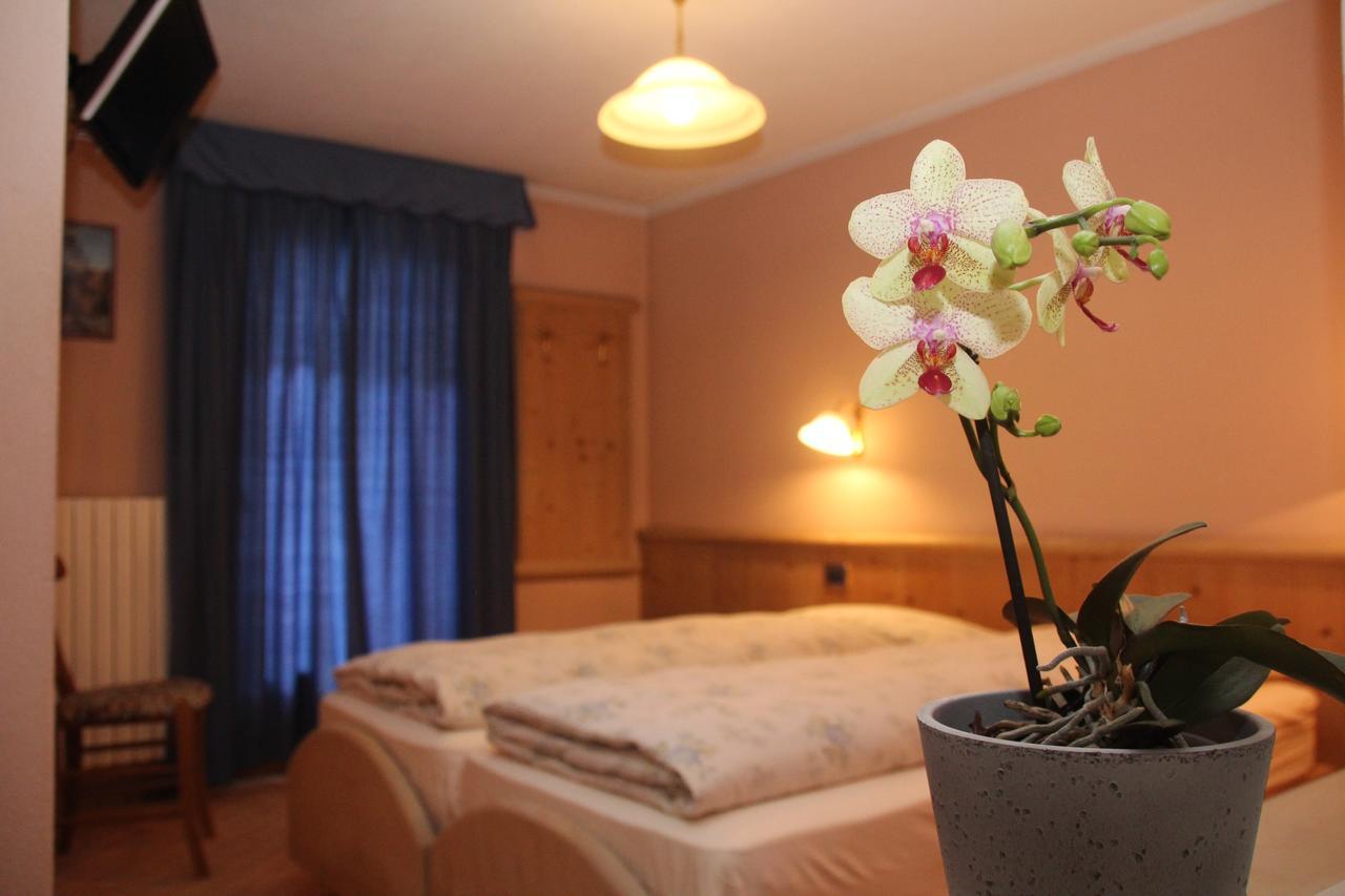 Albergo Caravasc ลีวินโญ ภายนอก รูปภาพ
