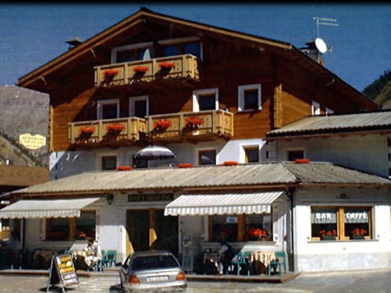 Albergo Caravasc ลีวินโญ ภายนอก รูปภาพ